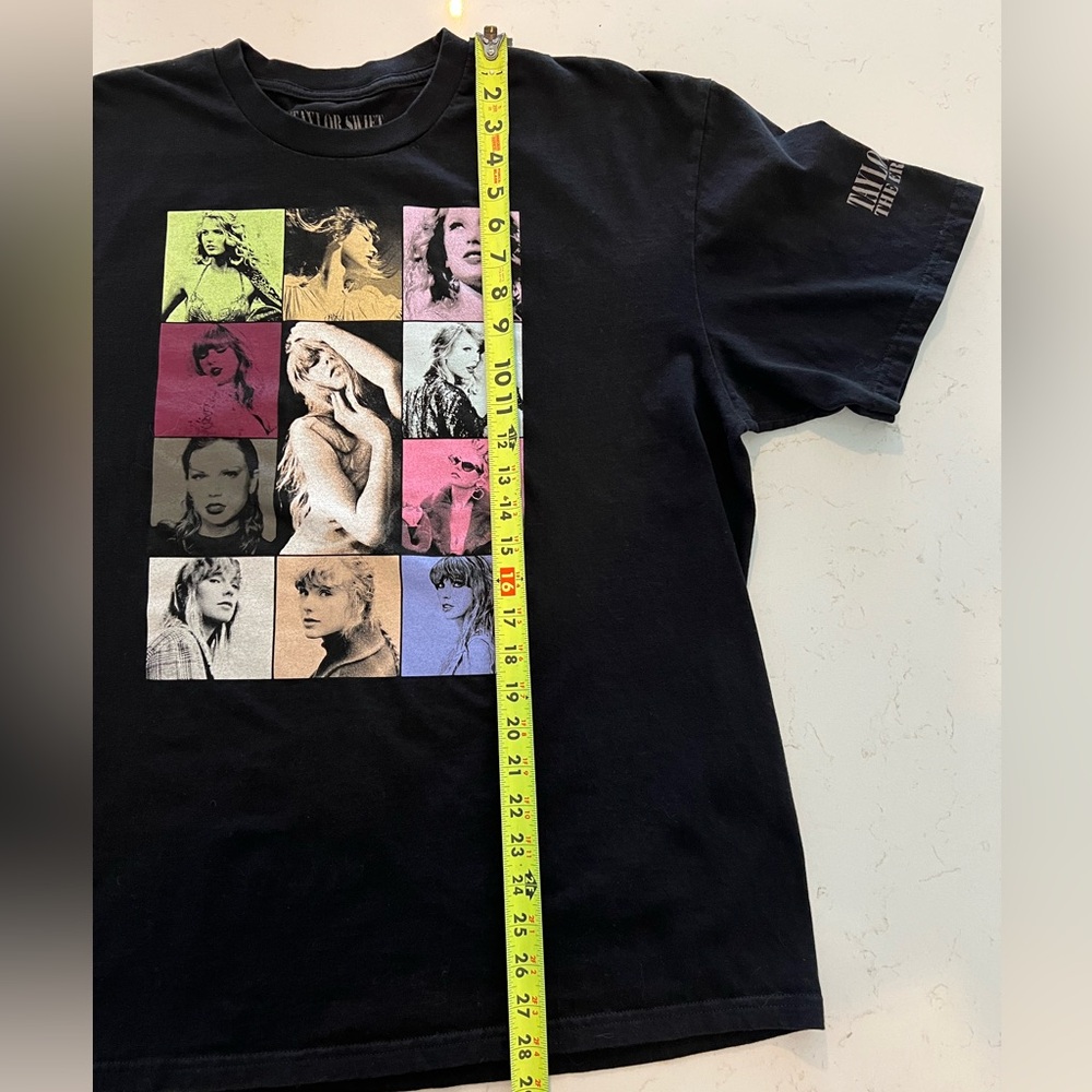 Taylor Swift Black Eras Tour T-Shirt Size Large New - Picture 6 of 6